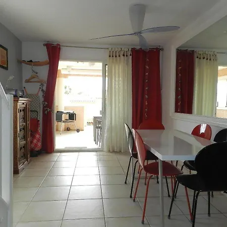 Apartment Le Lavandou, 3 Pieces, 6 Personnes - Fr-1-713-3