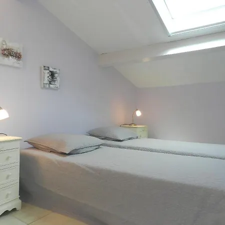 Le Lavandou, 3 Pieces, 6 Personnes - Fr-1-713-3 Apartment *